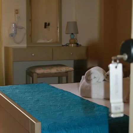 Argostoli Hotel ホテル アルゴストリオン